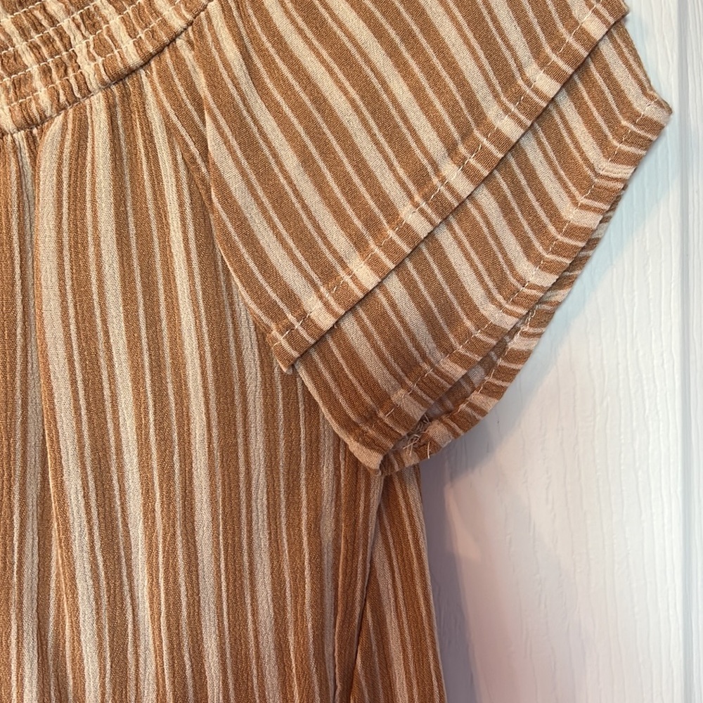 Carmel colored blouse - Picture 2 of 2